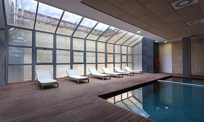 Relájate con acceso a spa, gimnasio y opciones de masaje y comida