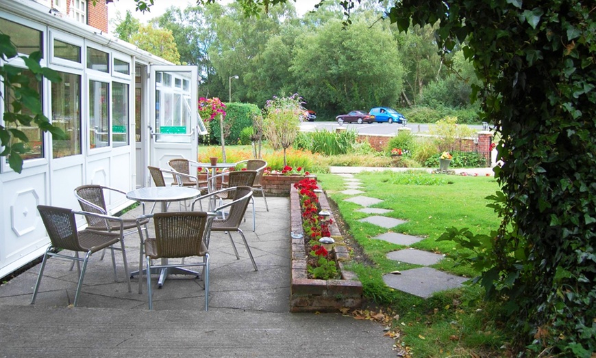 Image 3: New Forest: 1 or 2 Nights with Breakfast 