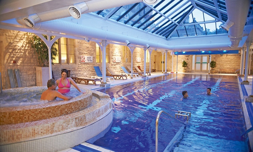 Image 2: Thoresby Hall Spa Break