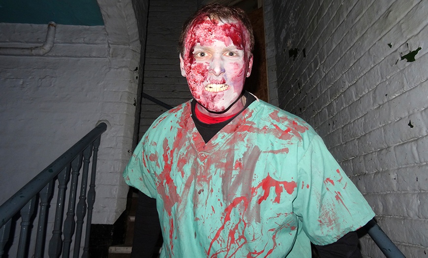 Image 6: Zombie Survival Experience
