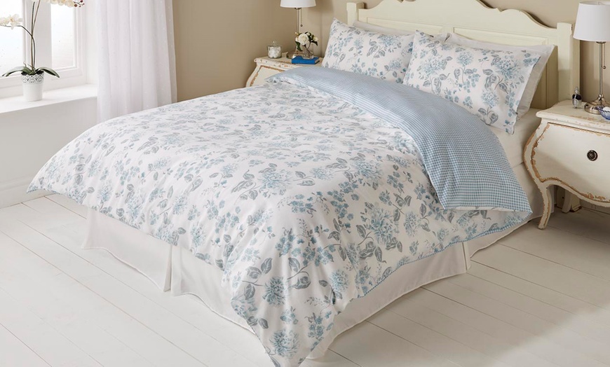 Image 5: £10 Duvet Sets