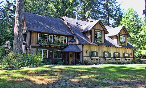 Bear's Lair Bed And Breakfast: Romantic B&B In Washington | Groupon ...