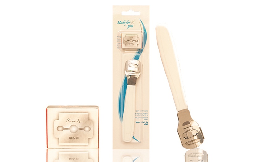 Image 2: Pedicure Kit with 10 Blades