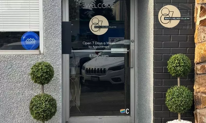 Full Set of Classic, Volume/Hybrid Eyelash Extensions + Two Week Fill
