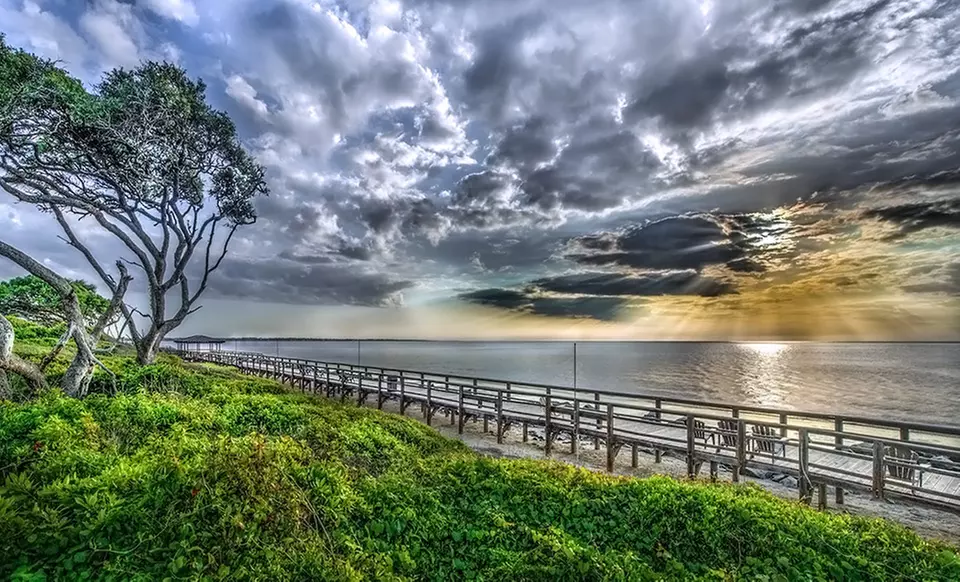 Stay with Tickets for Casino-Boat Cruise at Villas by the Sea Resort on Jekyll Island, GA. Dates into January. - Primary Image