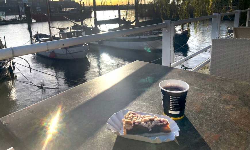 Image 1: Gemütlicher Nachmittag: Glühwein und Kuchen für 2 Personen