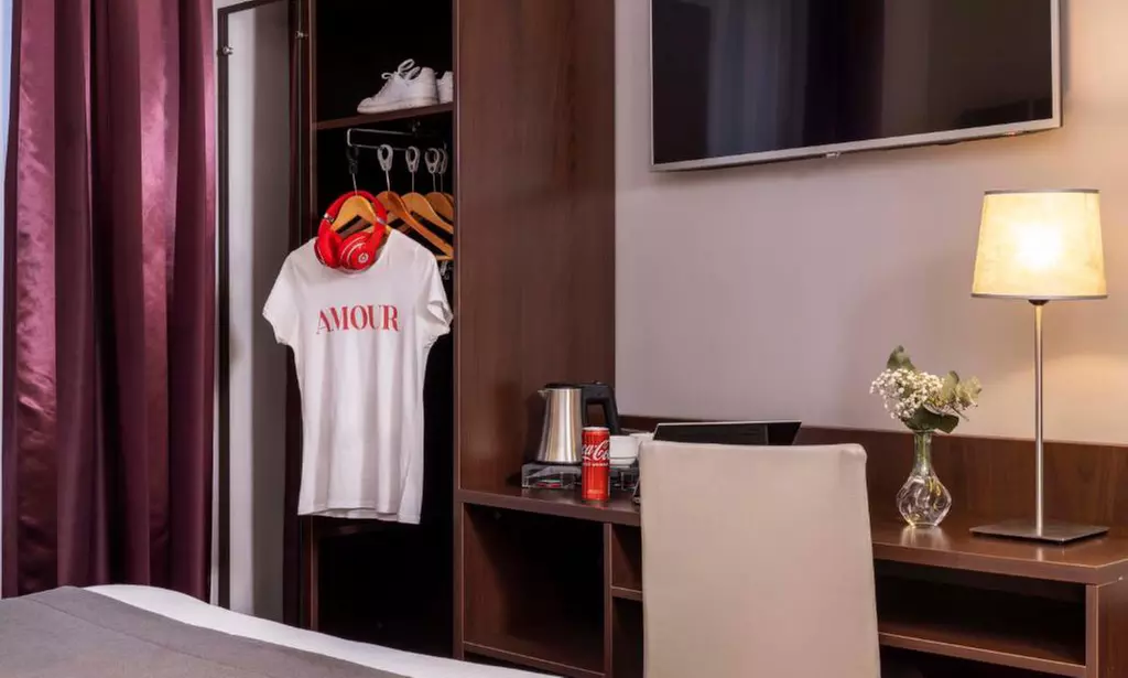 ✈ Parigi: Volo diretto più 7 notti in hotel