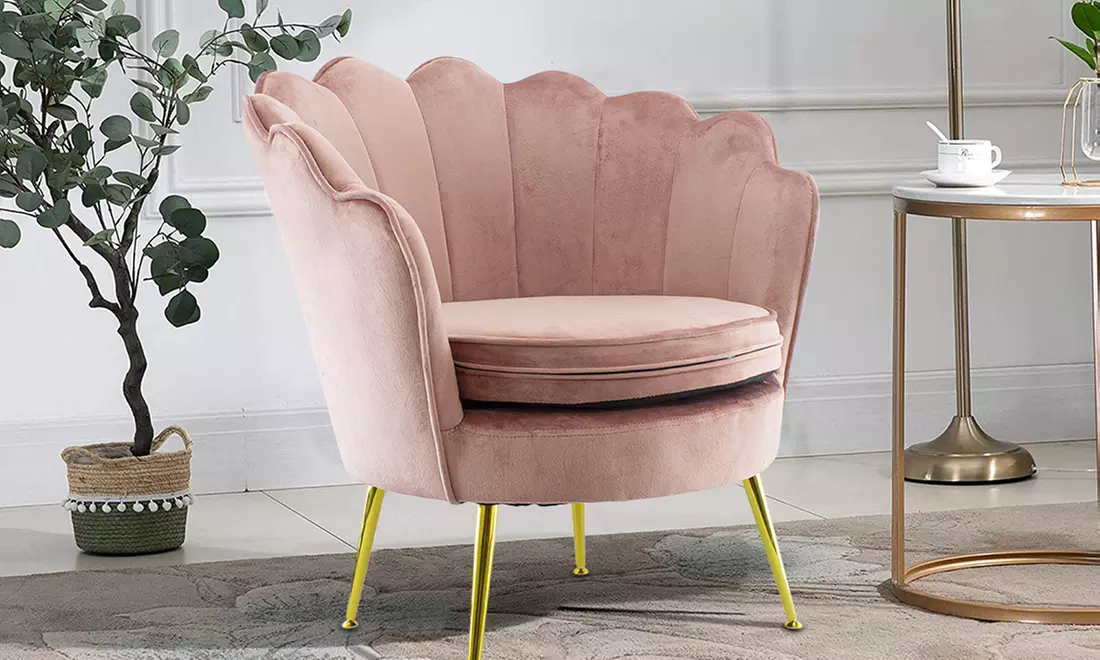 Poltrona con schienale a conchiglia