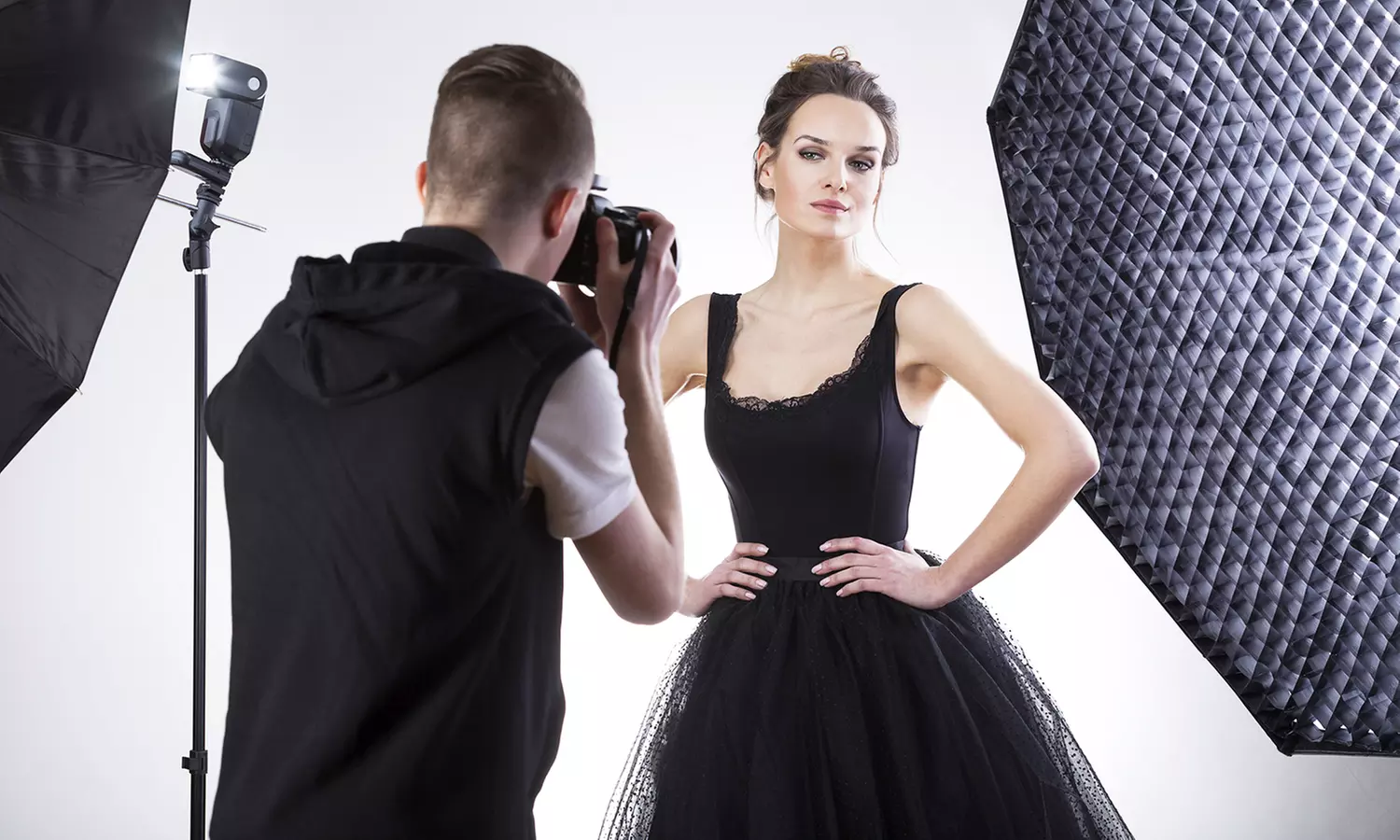 Sesión de fotos para hasta 8 personas con hasta 20 fotos impresas retocadas desde 24,99 € en Fotográfica Oviedo - Primary Image