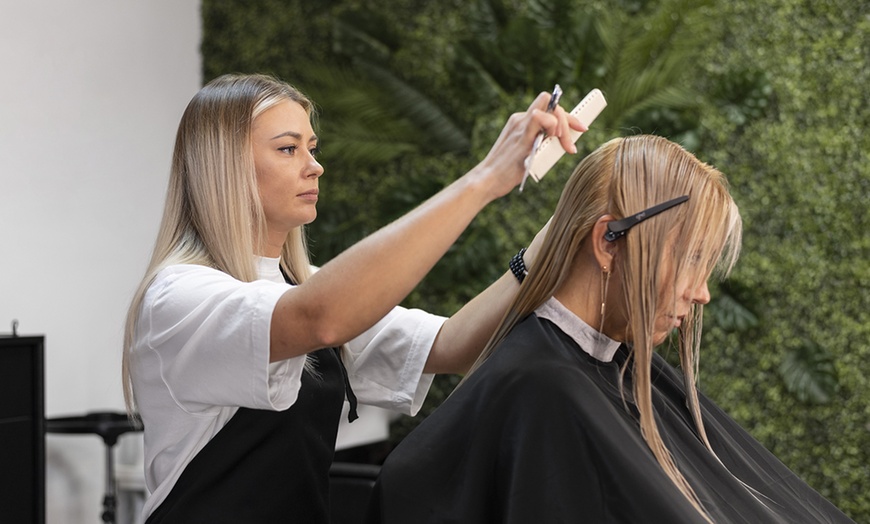 Image 1: Sesión de peluquería con corte y peinado en Af Beauty Hair Salon