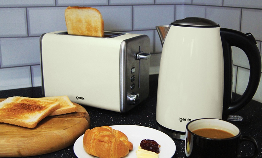 Image 3: Igenix Kettle and Toaster Set