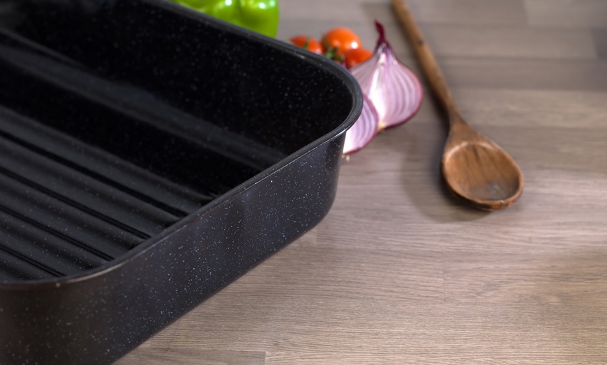 Image 8: Russell Hobbs Baking Tray Set