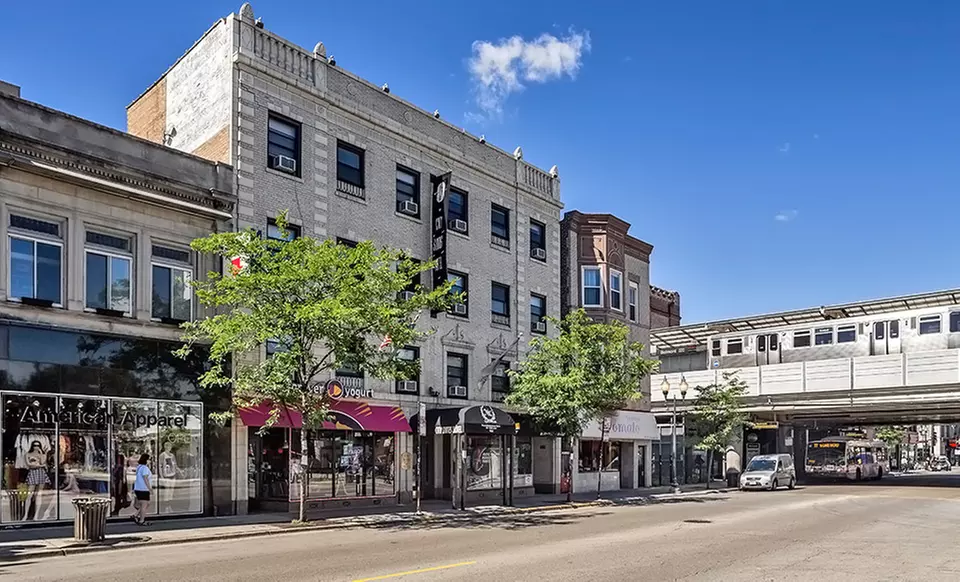 Stay with Bottle of Wine at City Suites Hotel in Chicago; Dates Available into April - Second Medium