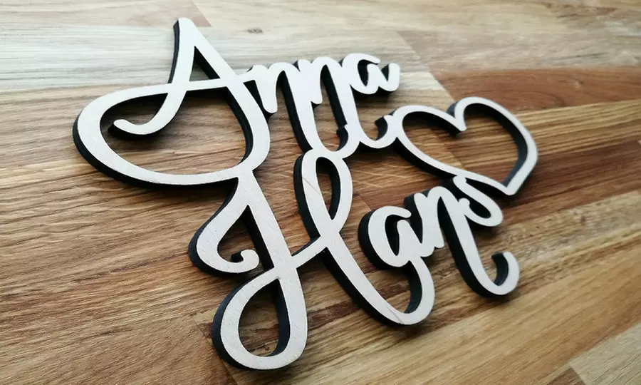 Personalisierbarer Schriftzug aus Holz mit 2 Namen und Herz