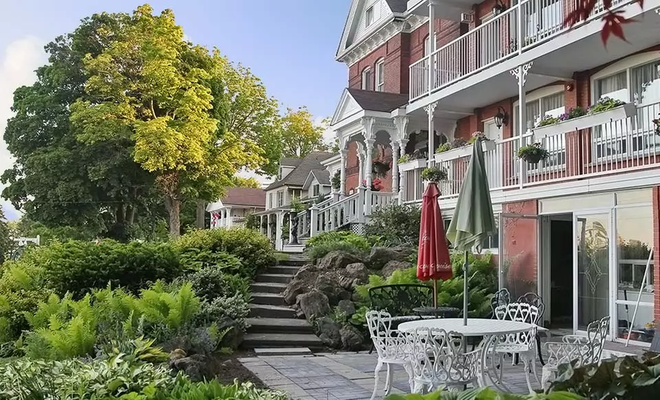 1-Night Stay for Two with Gift and Wine Tasting at Niagara Grandview Manor in Niagara Falls, ON. Combine Up to 5 Nights. - Primary Image