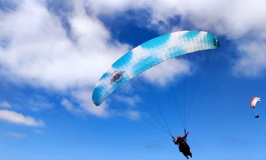 Image 5: ¡Vuela alto y libre! Descubre el cielo con iParapente