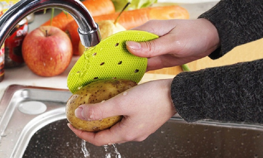 Image 3: Two or Four Fruit and Vegetable Scrubbers