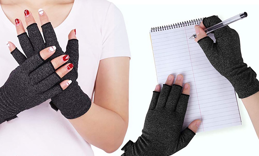 Image 4: Compression Arthritis Gloves