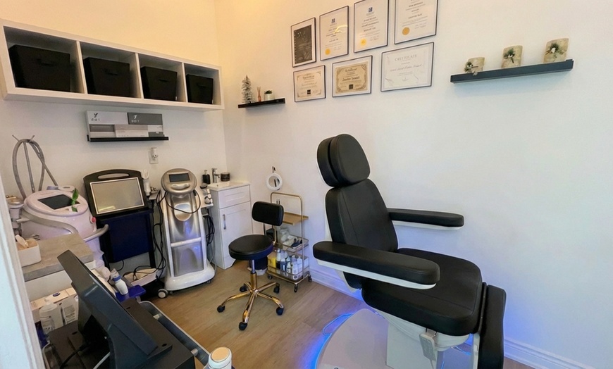 Image 4: Pamper Yourself with of One, Two or Three Choice of Facials