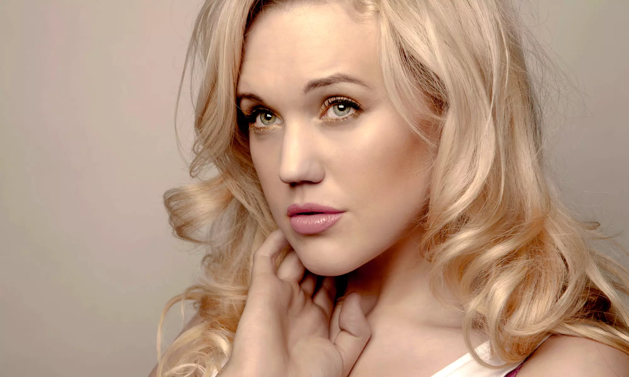 $39 for a Haircut and Blow-Dry at SpaTerre at Riviera Resort Palm Springs ($70 Value) - Primary Image