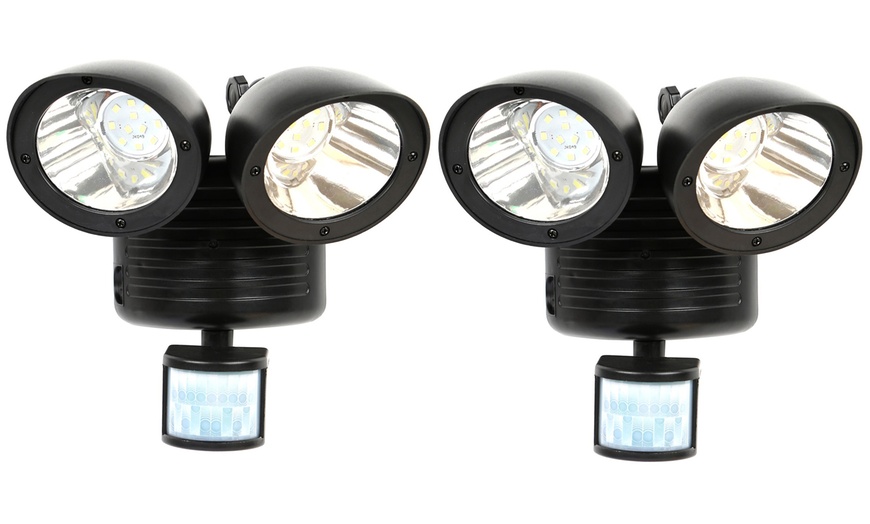 Image 3: Solar-Powered Twin Head LED Light