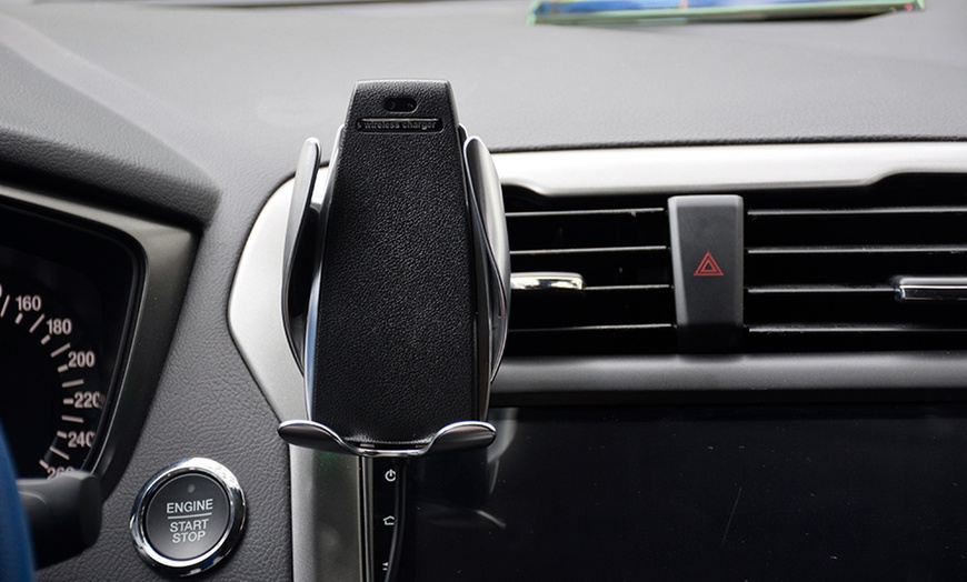 Image 4: 10W Fast Wireless Car Charger