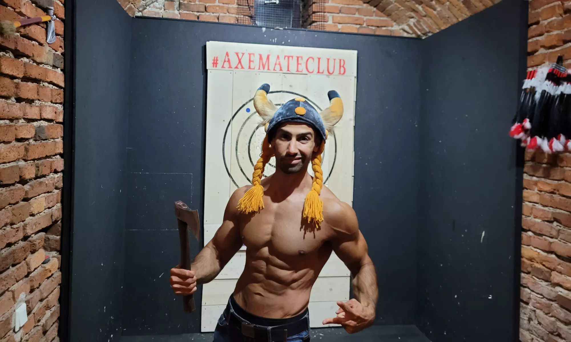 Pakiet dla 1-9 osób: rzucanie siekierami, tomahawkami, nożami i więcej