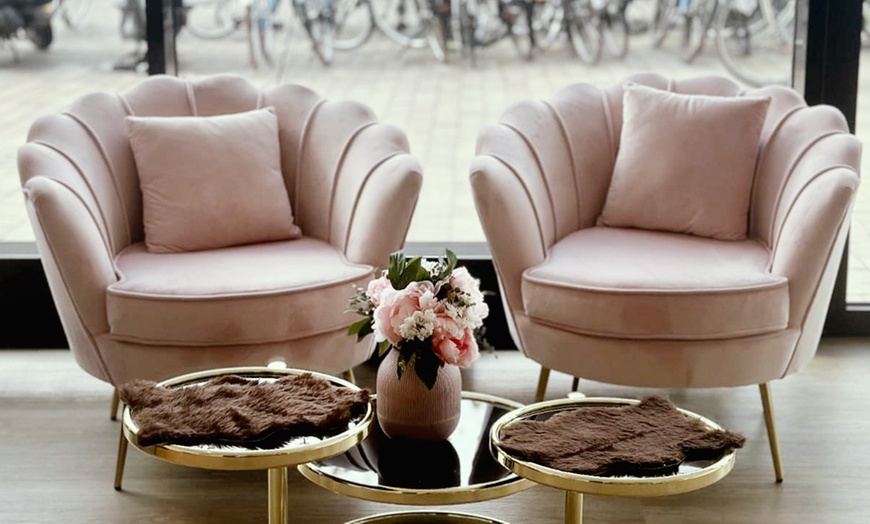 Image 5:  Ontspan met een uitgebreide gezichtsbehandeling met massage