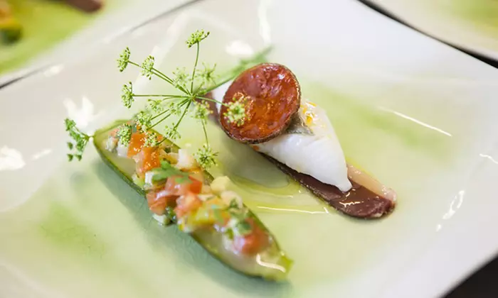 Déjeuner ou dîner en 7 services +1/2 homard pour 2 convives au restaurant Etincelles - Primary Image