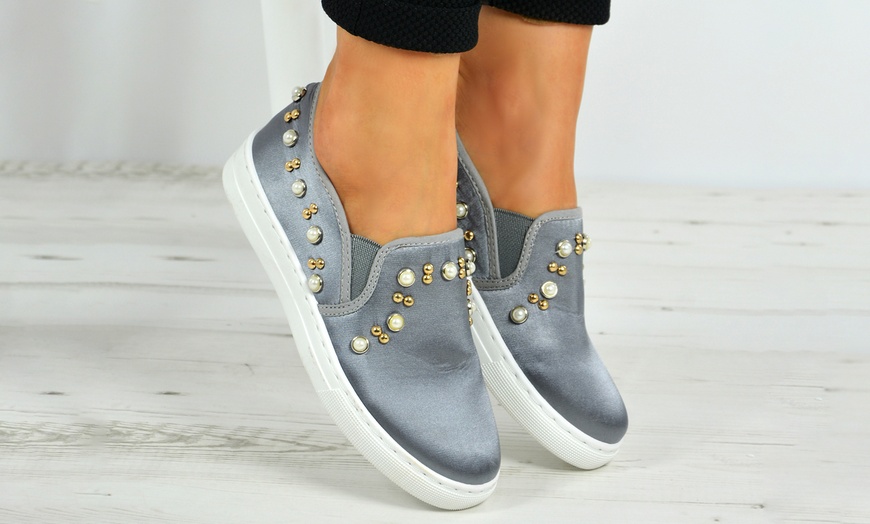 Image 8: Women's Slip-On Plimsolls