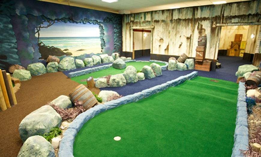 Image 7: Adventure Golf For Two £6