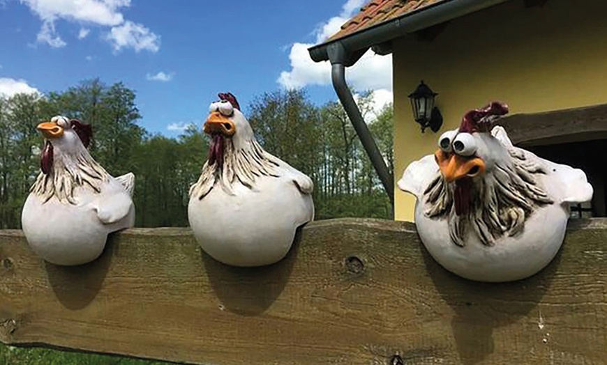 Image 1: Funny Chicken Fence Decor Statues