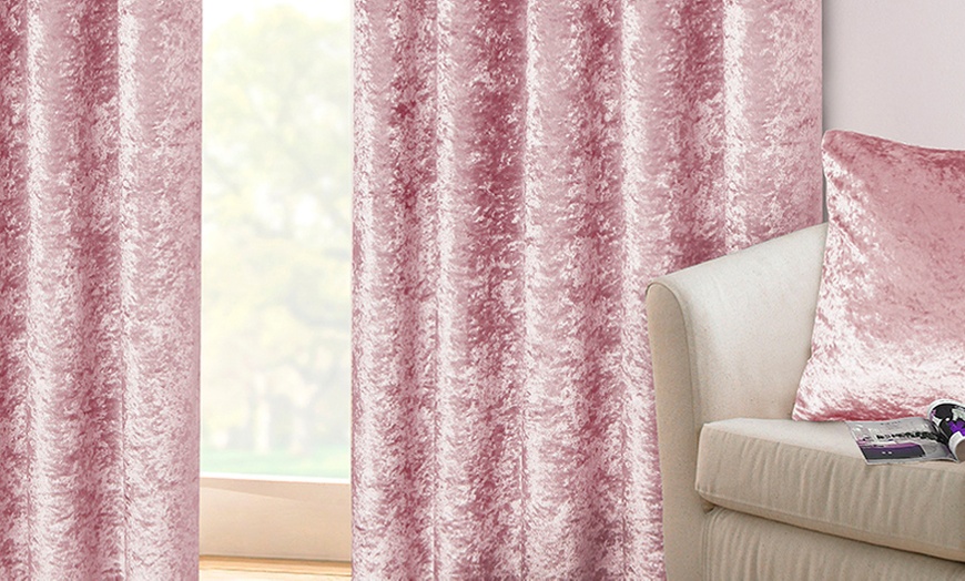 Image 6: Crushed Velvet-Lined Curtains