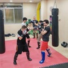 Image 1: 4 u 8 clases de fitboxing durante 1 mes para 1 o 2 personas