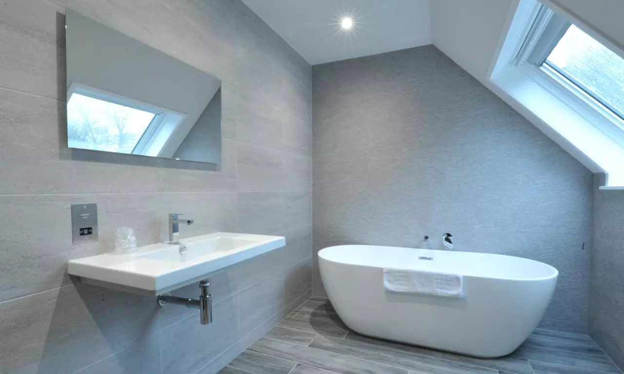 Beautiful Loch Side Stay for 2 with leisure access