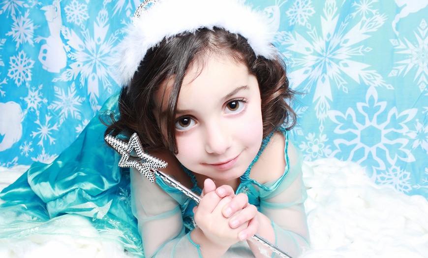 Image 1: Ice-Themed Photoshoot With Print