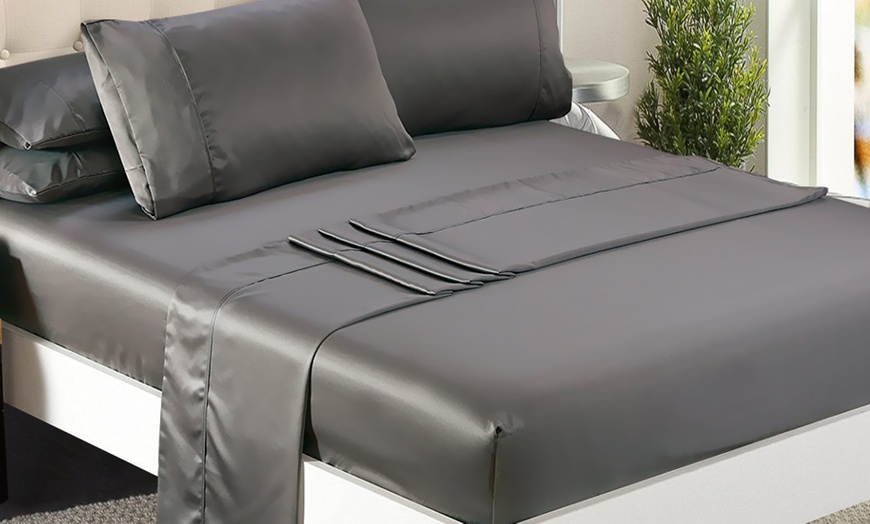 Image 1: Satin Sheets and Pillowcases Set
