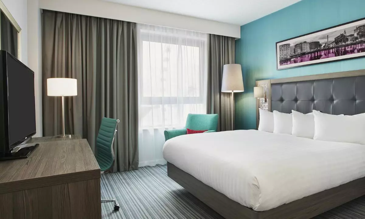 Liverpool: Double Room with Full English Breakfast