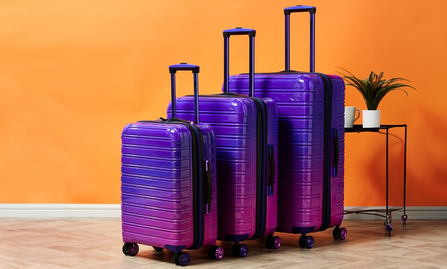 Image 2: iFLY and Vacay Three Piece Luggage sets