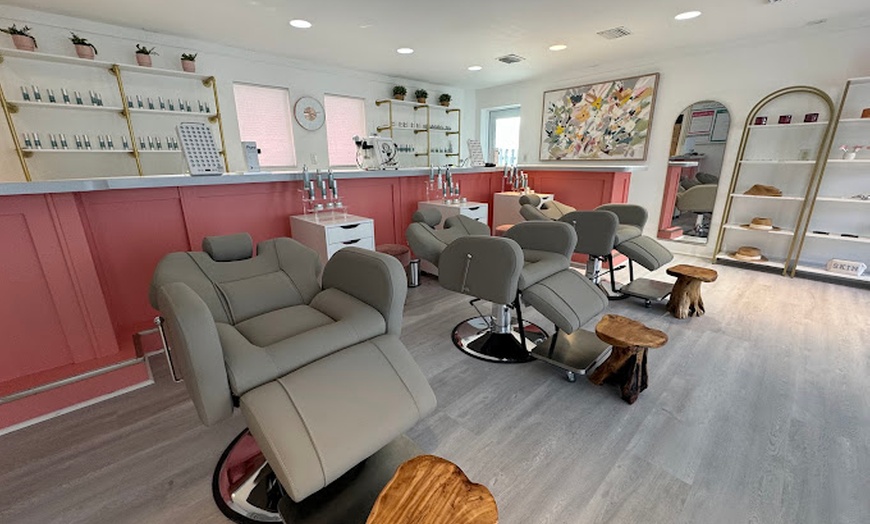 Image 8: Head-to-Toe Glow: Luxe Scalp & Facial Therapy Packages
