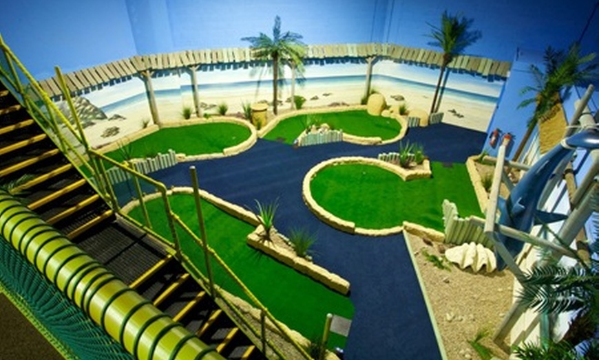 Image 4: Adventure Golf For Two £6