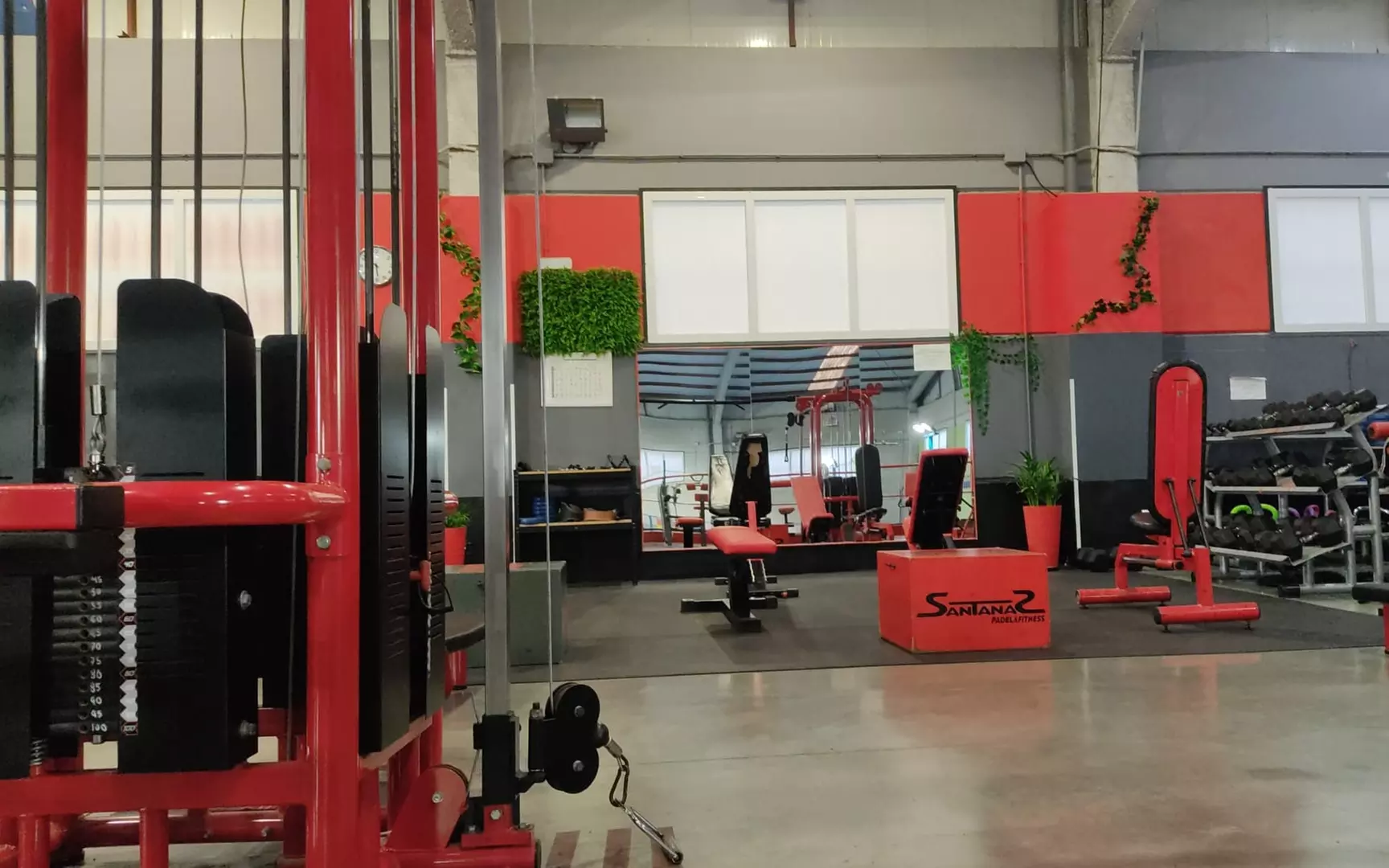 Hasta 45% de descuento en SANTANAS PADEL AND FITNESS