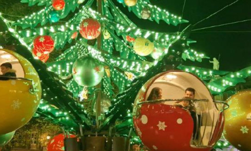 Image 2: Siente la Navidad: Entrada al Árbol mágico para 2 personas en Zaragoza