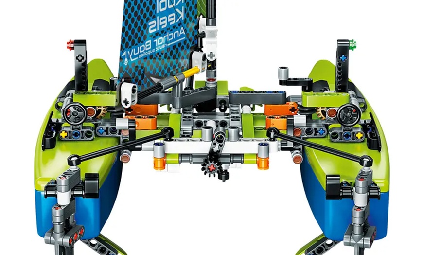 Image 6: LEGO Technic Catamaran - 2-in-1 Floating Sailboat Model