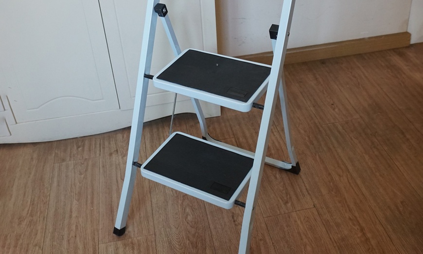 Image 3: Two-, Three- or Four-Step Folding Ladder