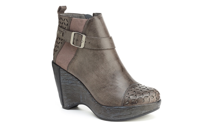 jbu wedge booties