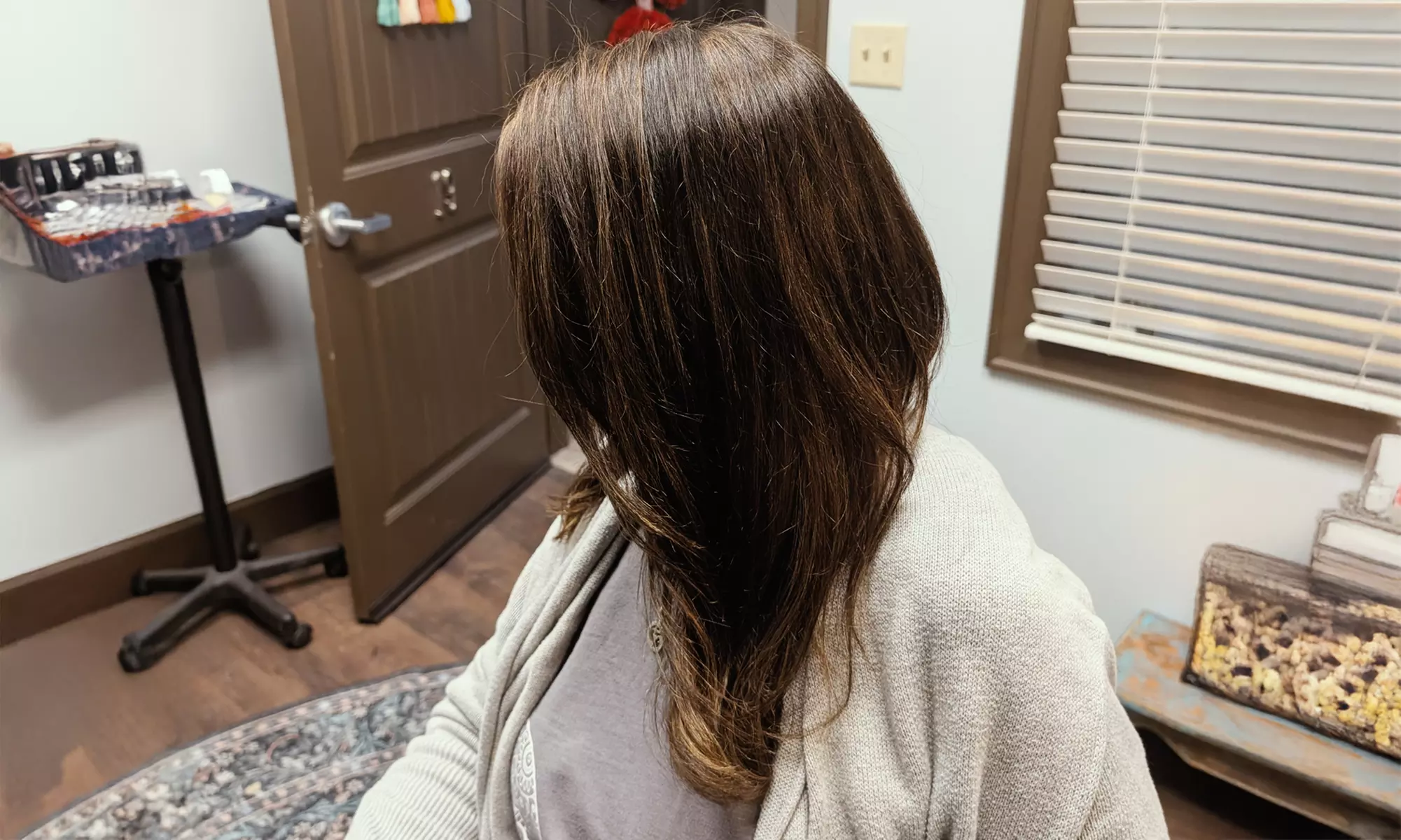 Get up to 25% off at Moxie Salon with vibrant hair color and styling packages