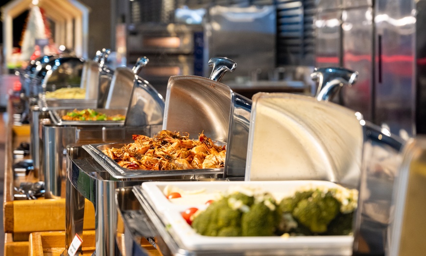 Image 9: 5* New Year Eve Gala Dinner w/ Choice of Beverages or Premium Package