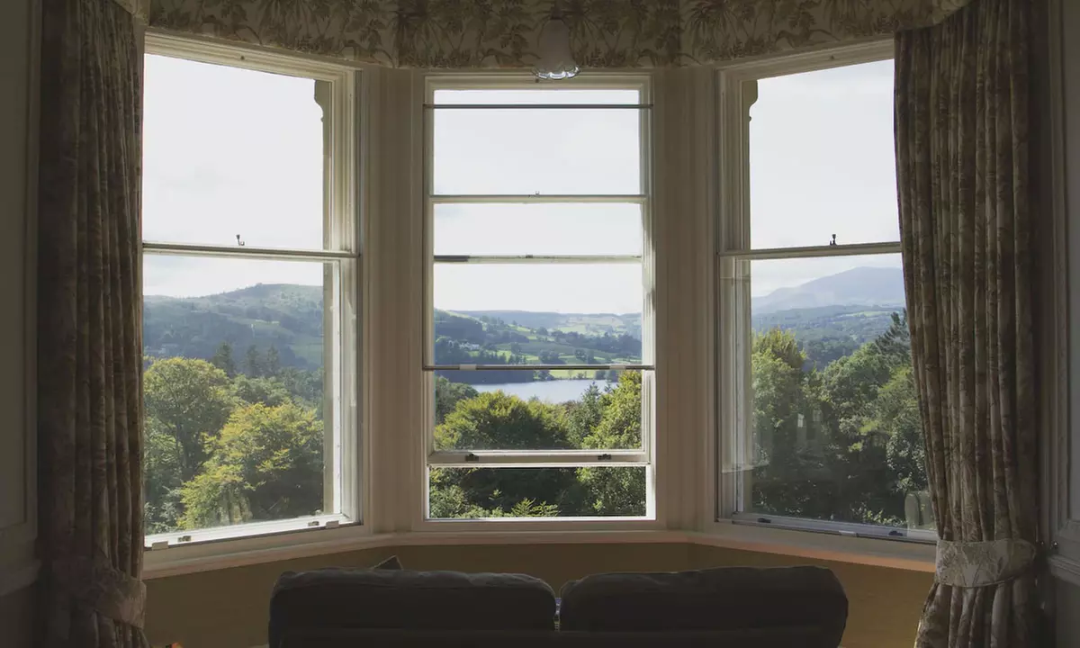 4* Lake District: Romantic Lake Cruise & Scenic Stay for 2