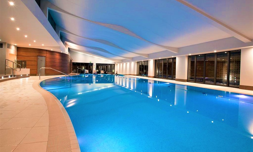 Image 4: Cheshire: Luxury 4* Stay With 5 Bubble Spa Treatments